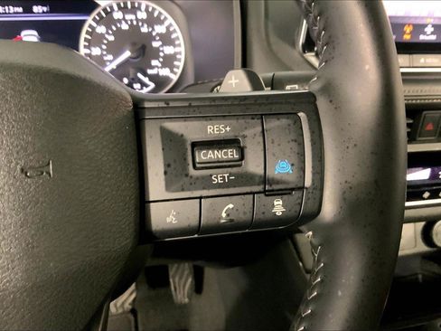 Used 2025 Nissan Rogue SV AWD/4WD image 19