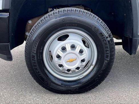 Used 2025 Chevrolet Silverado 3500 W/T w/ WT Convenience Package image 9