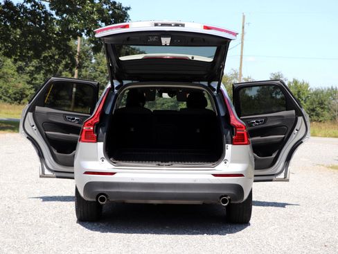 Used 2020 Volvo XC60 T6 Momentum w/ Protection Package image 4