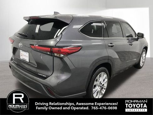 Used 2023 Toyota Highlander Limited image 6