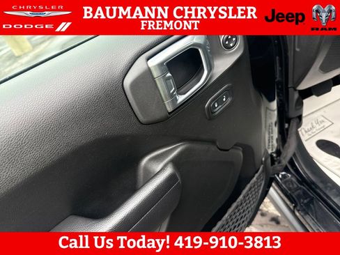 Used 2022 Jeep Gladiator Sport AWD/4WD image 16