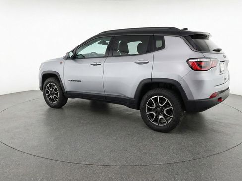 Used 2025 Jeep Compass Trailhawk AWD/4WD image 6