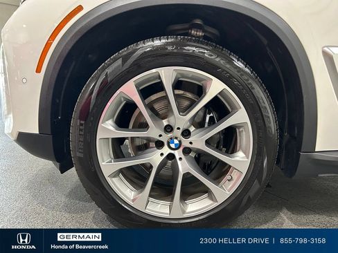 Used 2025 BMW X5 xDrive40i w/ Premium Package AWD/4WD image 13