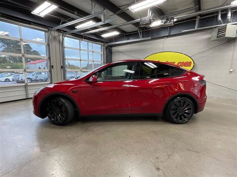 Used 2023 Tesla Model Y Performance AWD/4WD image 2