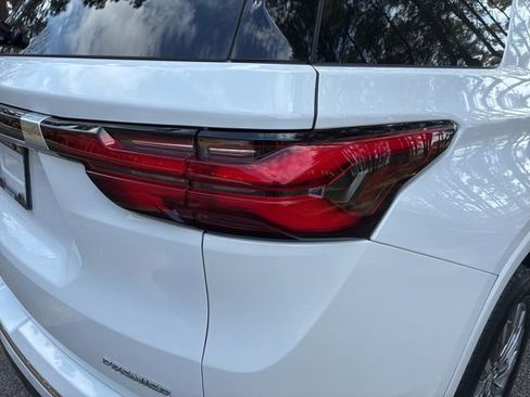 Used 2023 Chevrolet Traverse Premier image 14