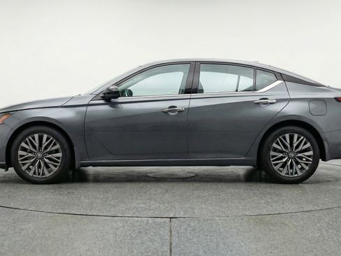 Used 2025 Nissan Altima 2.5 SV image 5
