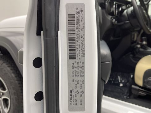 Used 2020 Jeep Wrangler Sport image 22