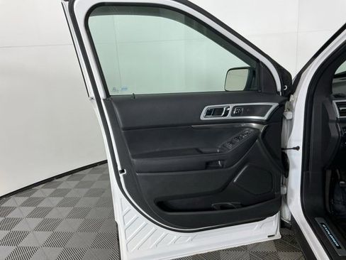 Used 2015 Ford Explorer Sport w/ Equipment Group 401A image 13
