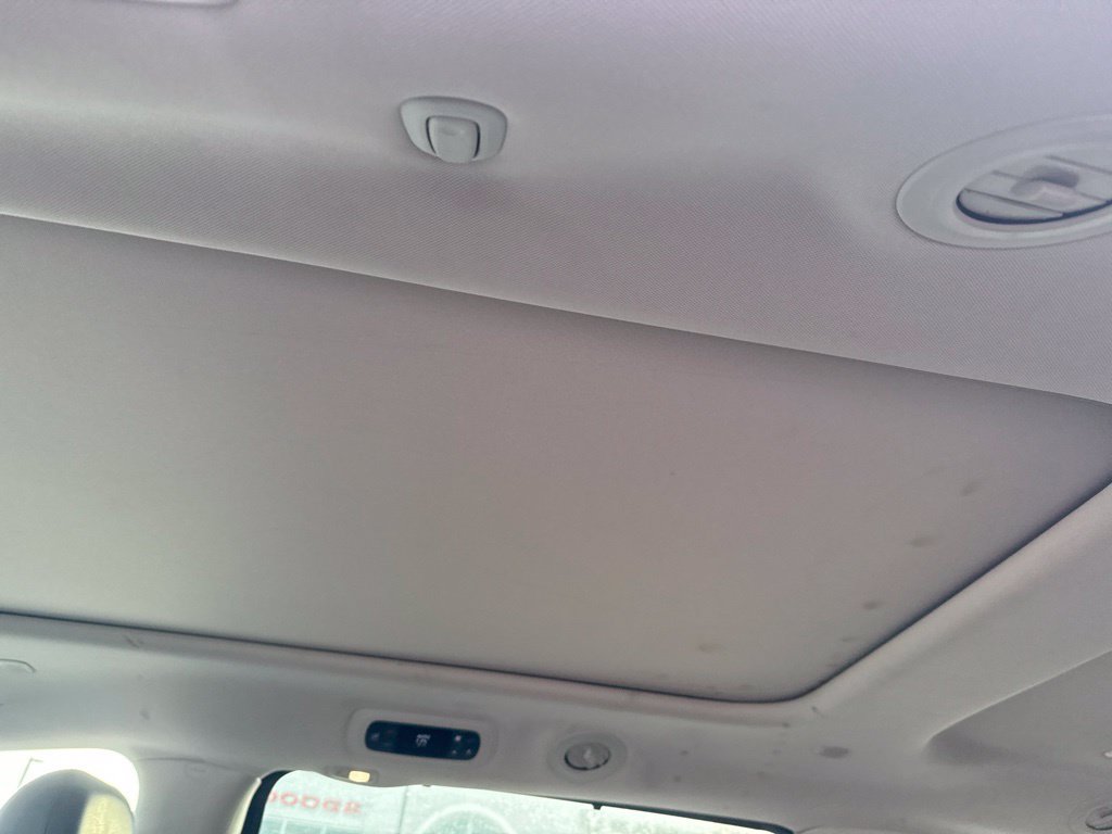 Used 2022 Chrysler Pacifica Limited FWD image 12