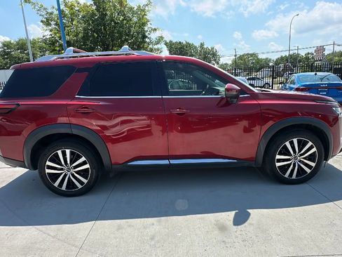 Used 2023 Nissan Pathfinder Platinum AWD/4WD image 4