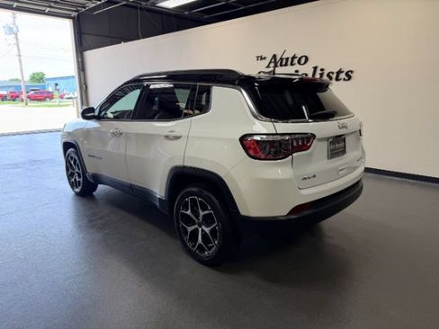 Used 2025 Jeep Compass Limited AWD/4WD image 2