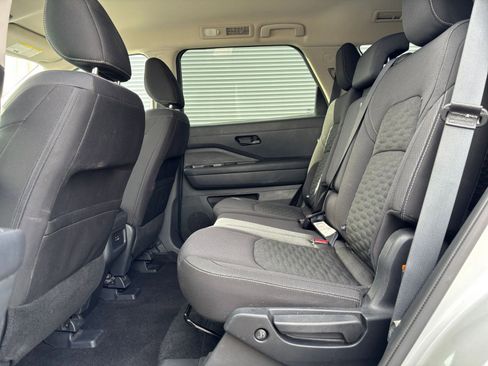 Used 2025 Nissan Pathfinder SV image 27