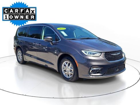 Used 2023 Chrysler Pacifica Touring-L FWD image 1