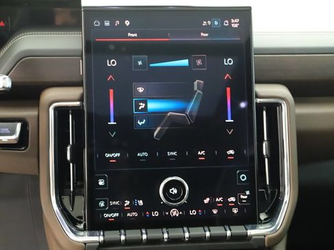 Used 2025 GMC Yukon Denali Ultimate AWD/4WD image 19