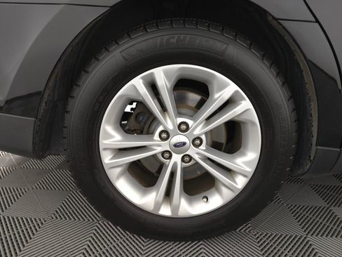 Used 2019 Ford Taurus SEL image 7