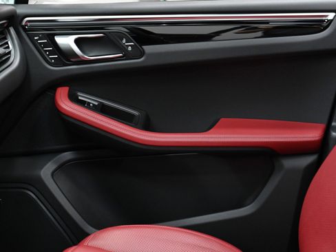 Used 2023 Porsche Macan image 26