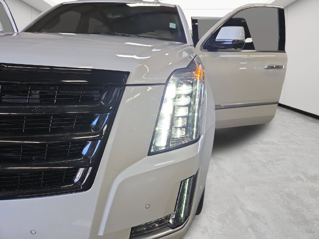 Used 2020 Cadillac Escalade Platinum AWD/4WD image 45