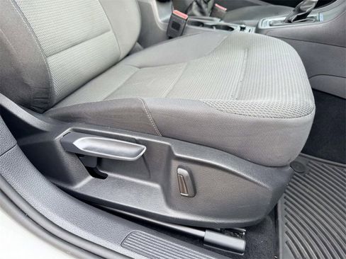 Used 2016 Volkswagen Golf S image 12