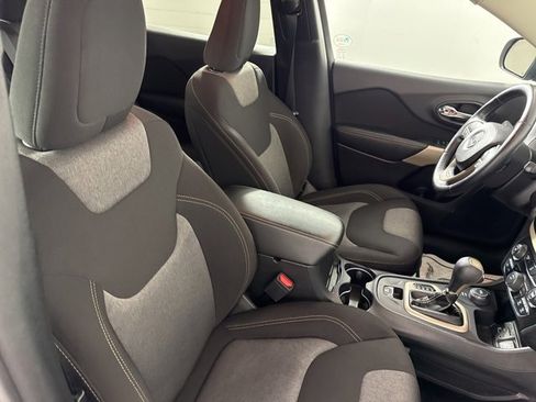 Used 2018 Jeep Cherokee Latitude image 16