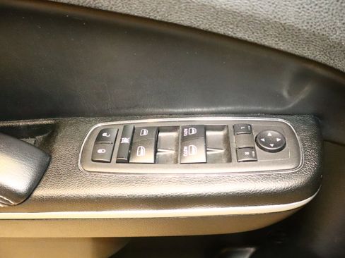 Used 2023 Chrysler 300 S image 41