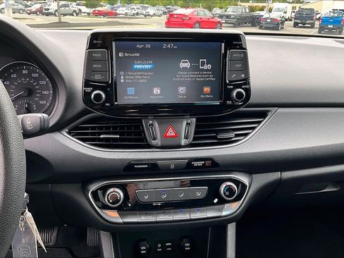 Used 2018 Hyundai Elantra GT FWD image 15