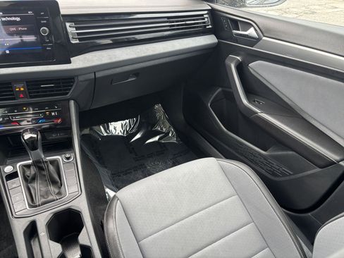 Used 2025 Volkswagen Jetta SE image 30