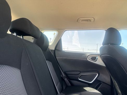Used 2024 Kia Soul LX FWD image 30