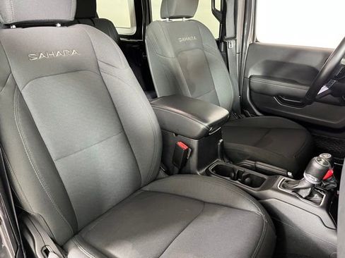 Used 2021 Jeep Wrangler Unlimited Sahara w/ Dual Top Group AWD/4WD image 41