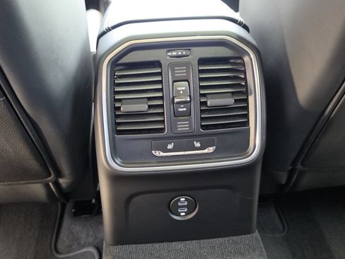 Certified 2023 Porsche Macan AWD/4WD image 22