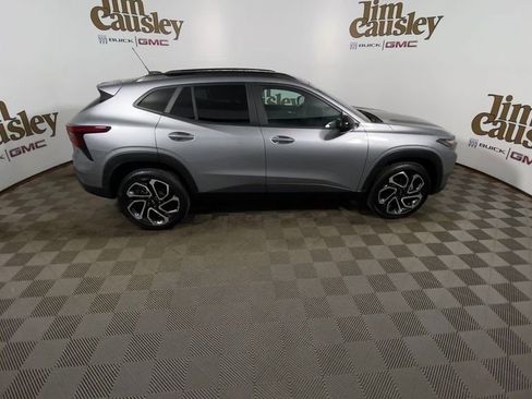 Used 2025 Chevrolet Trax RS w/ Driver Confidence Package image 9