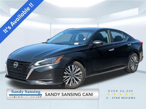 Used 2024 Nissan Altima 2.5 SV FWD image 1