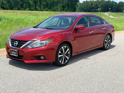 Used 2016 Nissan Altima 2.5 SR FWD image 11
