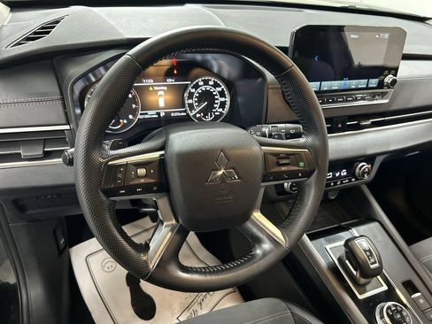 Used 2024 Mitsubishi Outlander SE AWD/4WD image 4