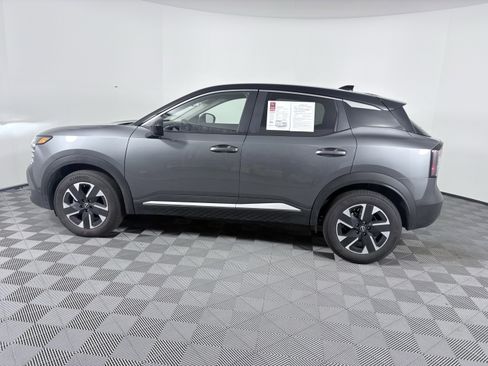 Used 2025 Nissan Kicks SV image 2