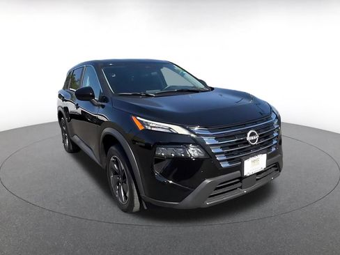 Used 2025 Nissan Rogue SV FWD image 3