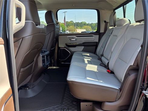 New 2026 RAM 1500 Laramie AWD/4WD image 32
