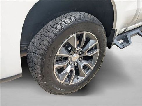 Used 2024 Chevrolet Silverado 1500 LT AWD/4WD image 20