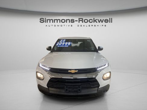 Used 2023 Chevrolet TrailBlazer LS image 2