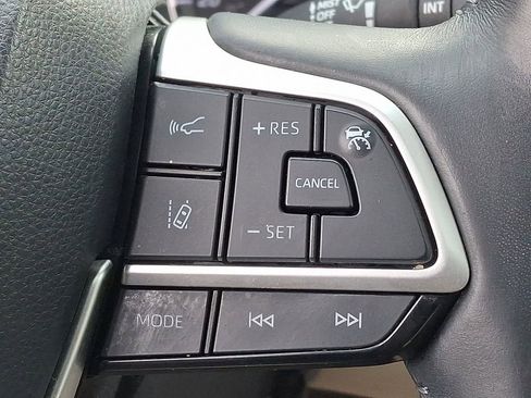 Used 2022 Toyota Highlander XLE image 24