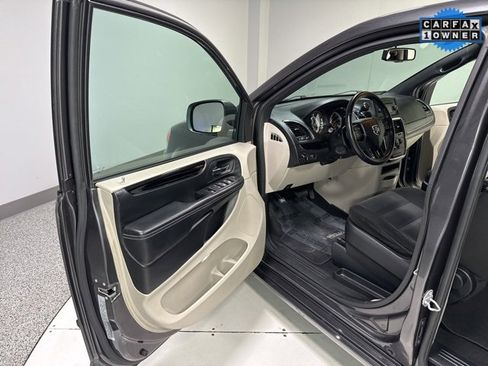 Used 2016 Dodge Grand Caravan SE image 6