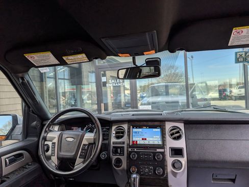 Used 2017 Ford Expedition Limited image 22