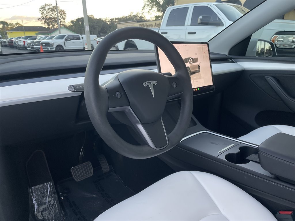 Used 2024 Tesla Model Y Long Range AWD/4WD image 13