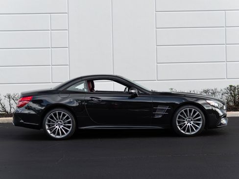 Used 2019 Mercedes-Benz SL 550 image 9