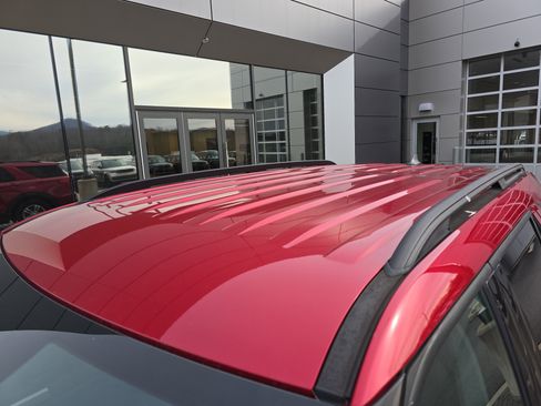 Used 2021 Ford Explorer XLT w/ Equipment Group 202A image 12