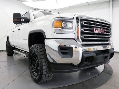 Used 2019 GMC Sierra 3500 4x4 Crew Cab image 37