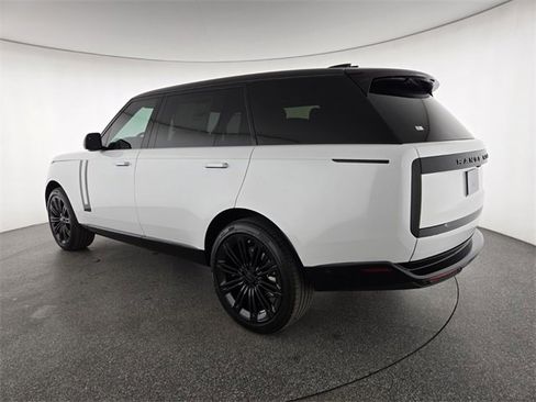 New 2026 Land Rover Range Rover Long Wheelbase SE image 16