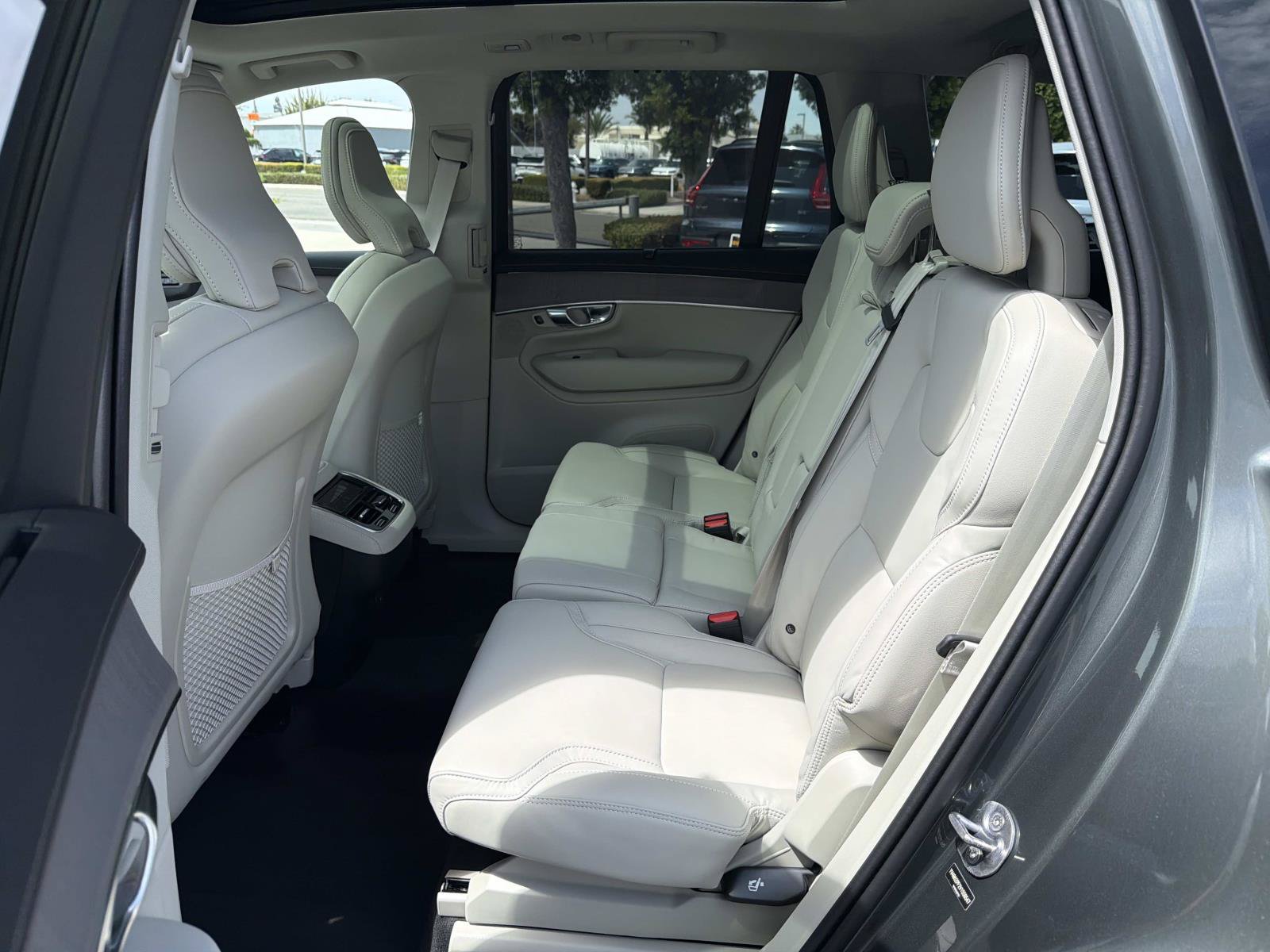 New 2027 Volvo XC90 B6 Ultra AWD/4WD image 17