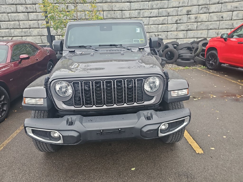 Used 2024 Jeep Gladiator Sport AWD/4WD image 2