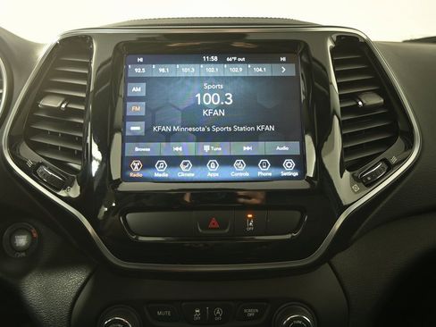 Used 2022 Jeep Cherokee Limited image 27