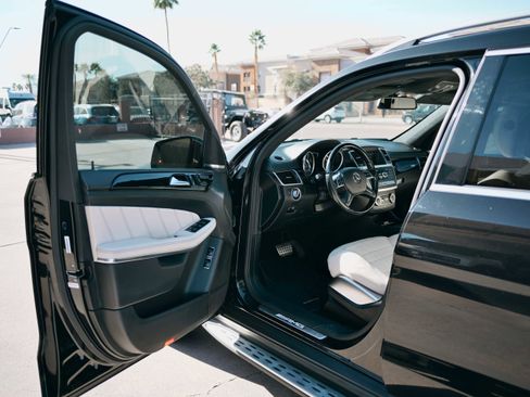 Used 2015 Mercedes-Benz GL 63 AMG 4MATIC w/ Accessory Chrome Package image 7